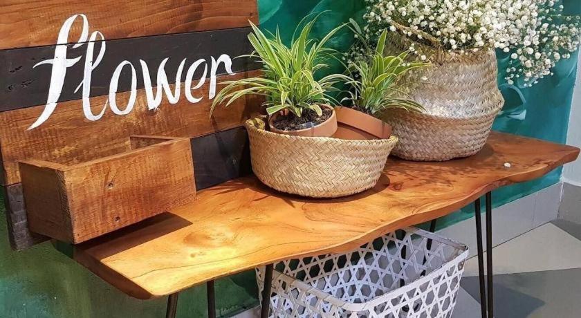 Flower Hostel Hanoi Buitenkant foto